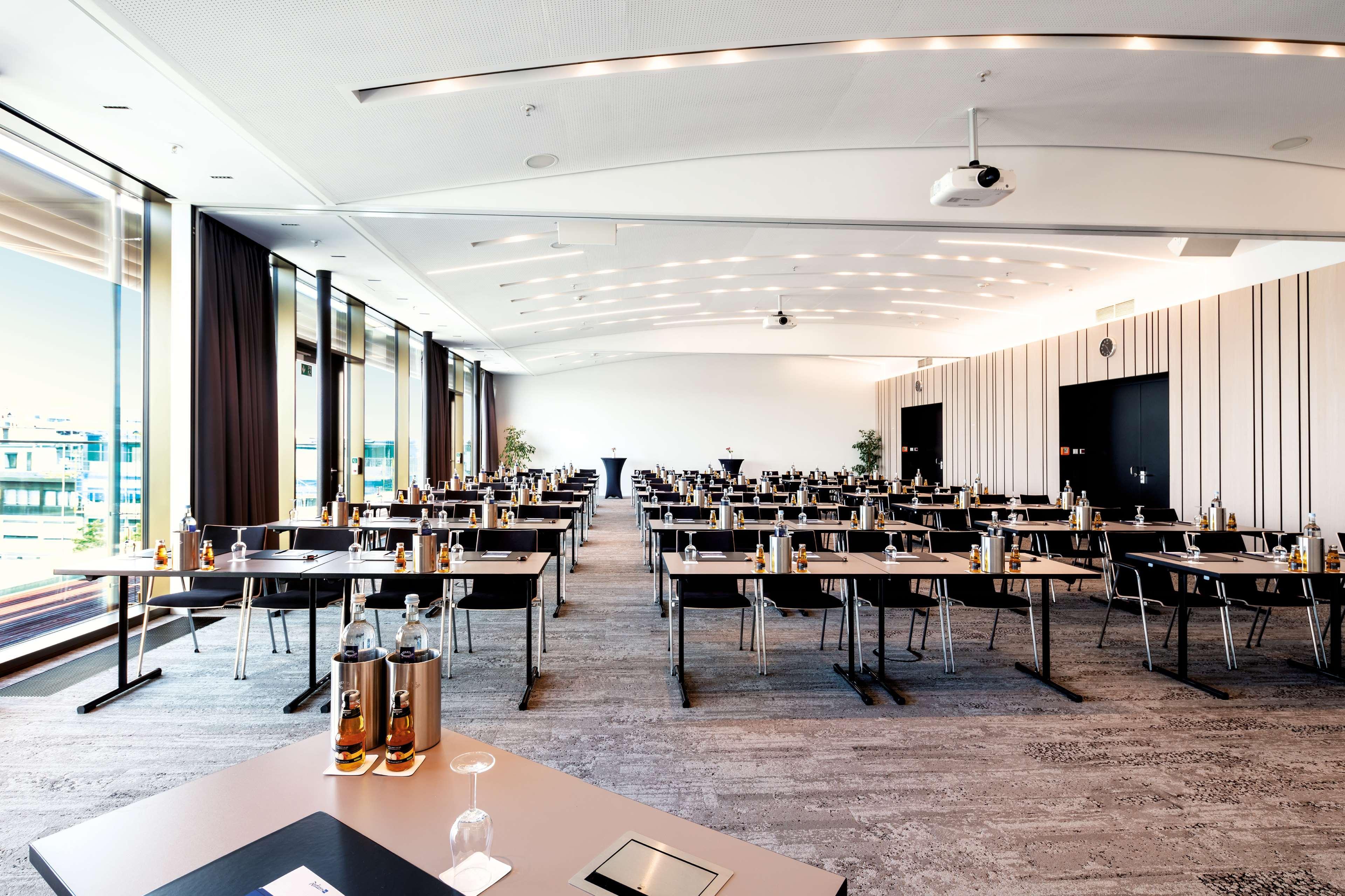 Radisson Blu Hotel, Hotel